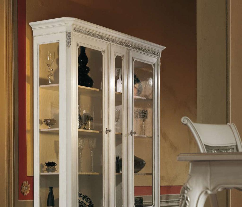 Витрина италия. Modenese Gastone витрина 9005. Витрина Неоклассика Италия. Витрины для гостиной в классическом стиле. Шкаф-витрина для гостиной.