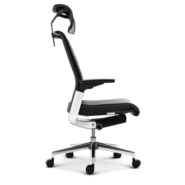 Эргономичное кресло руководителя Match черная кожа от студии дизайна BARTOLI DESIGN