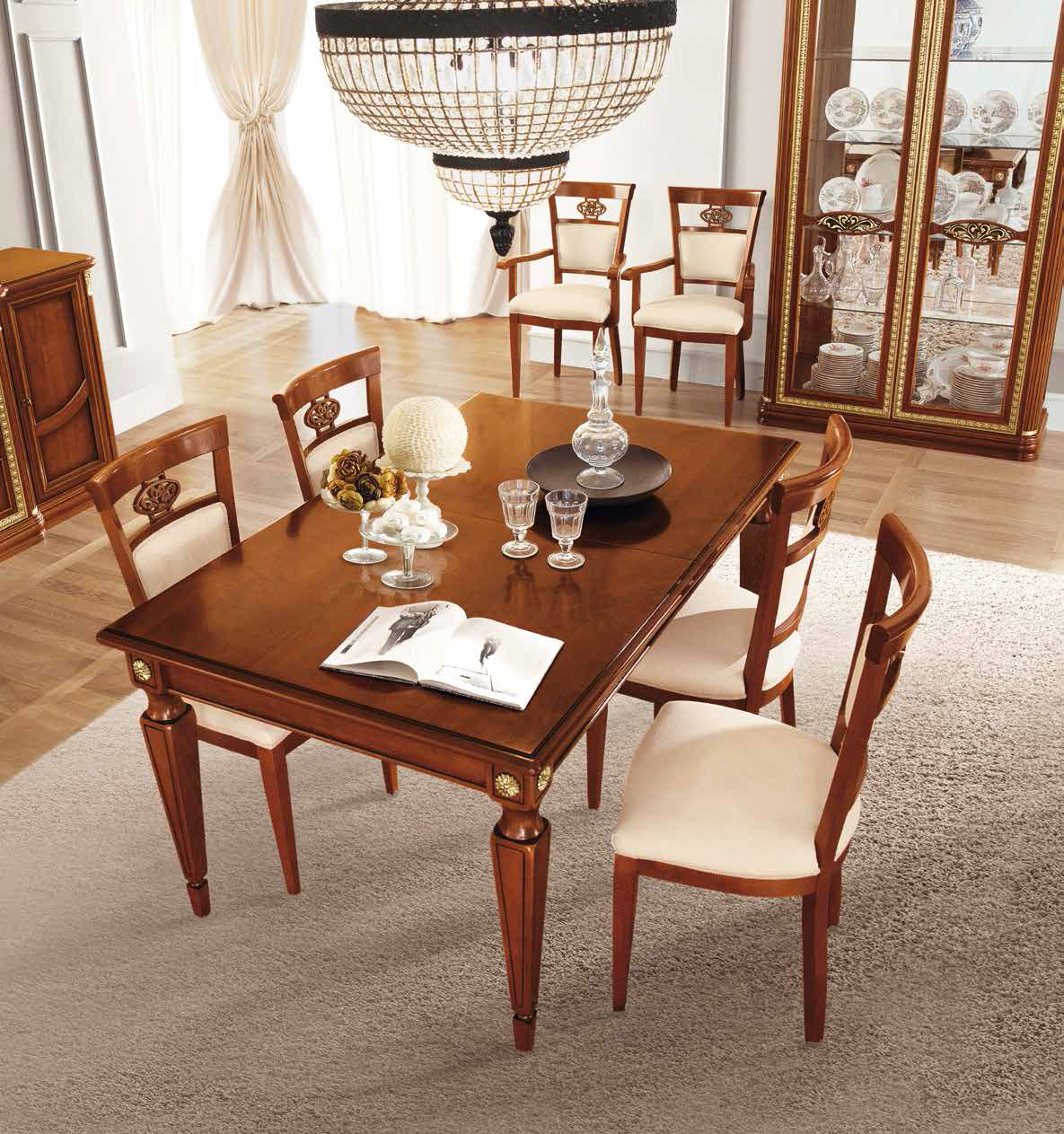 Столы для гостиной фото и цены. Стол для гостиной. Стол со стульями в гостиную. Шикарные столы для гостиной. Стол в классическом стиле.