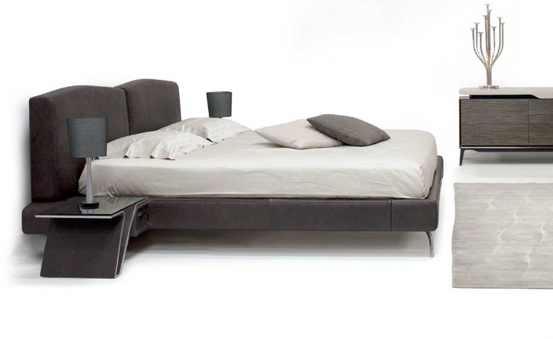 Итальянская кровать V073 фабрики ASTON MARTIN