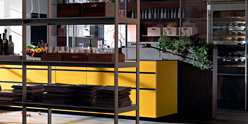 Итальянская кухня Artematica Vitrum Giallo Terra фабрики VALCUCINE