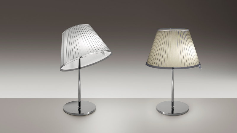 Итальянская настольная лампа Choose White/Chrome фабрики ARTEMIDE