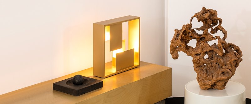 Итальянская настольная лампа Fato Gold фабрики ARTEMIDE