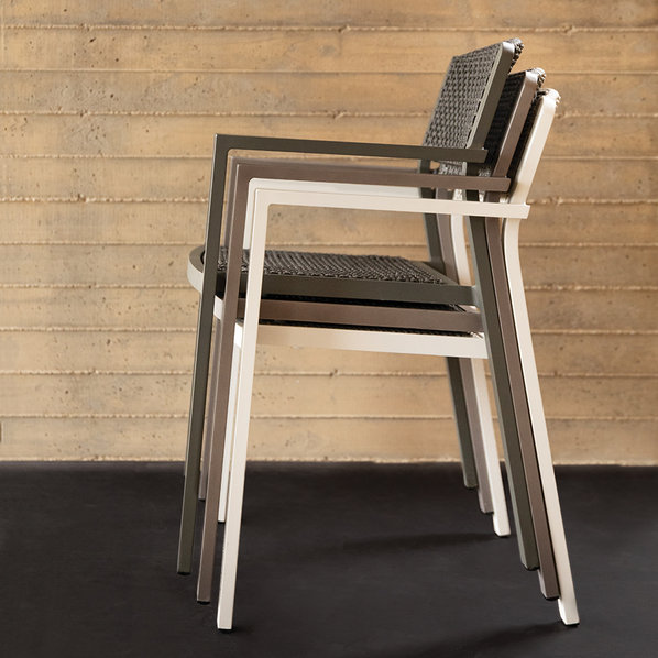 Итальянский стул с подлокотниками CONIC фабрики JANUS ET CIE