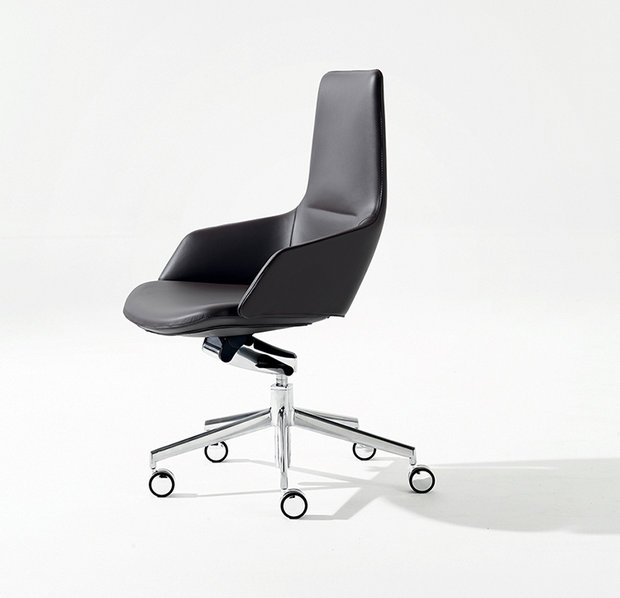 Итальянское кресло Aston Office Syncro 5 ways фабрики ARPER