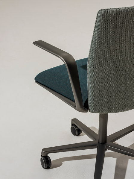 Итальянское кресло Kinesit Met 5 ways фабрики ARPER
