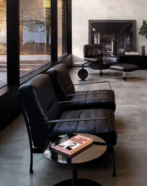 Итальянское кресло RICHARDS фабрики MINOTTI