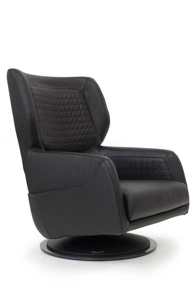Итальянское кресло V152 фабрики ASTON MARTIN