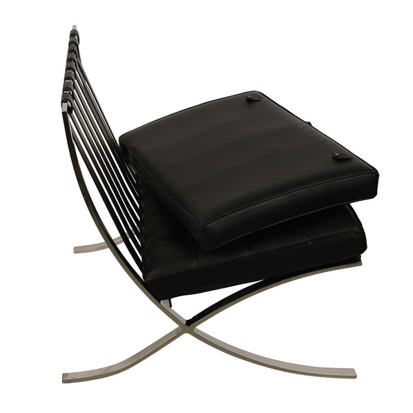 Кресло черное от дизайнера LUDWIG MIES VAN DER ROHE