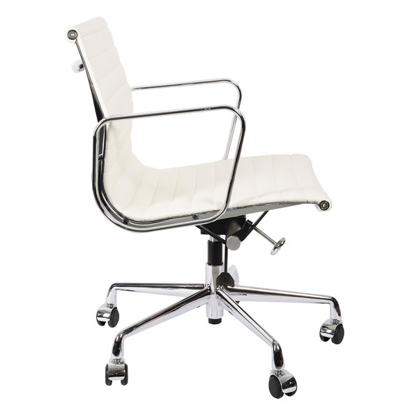 Кресло Eames Style Ribbed Office Chair EA 117 белая кожа от дизайнера CHARLES & RAY EAMES