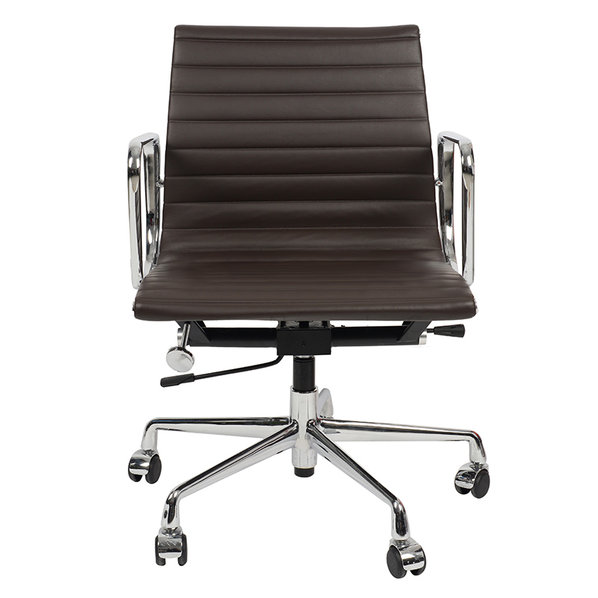 Кресло Eames Style Ribbed Office Chair EA 117 кофейная кожа от дизайнера CHARLES & RAY EAMES