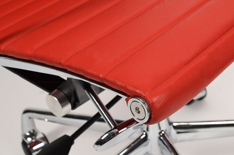 Кресло Eames Style Ribbed Office Chair EA 117 красная кожа от дизайнера CHARLES & RAY EAMES