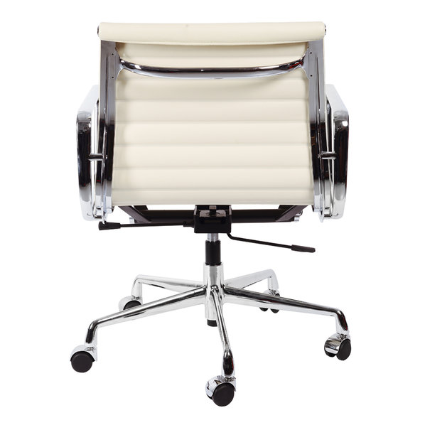 Кресло Eames Style Ribbed Office Chair EA 117 кремовая кожа от дизайнера CHARLES & RAY EAMES