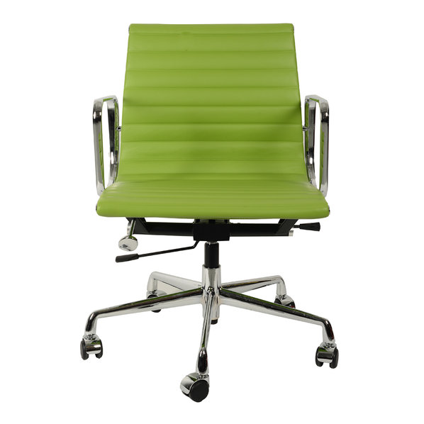 Кресло Eames Style Ribbed Office Chair EA 117 салатовая кожа от дизайнера CHARLES & RAY EAMES