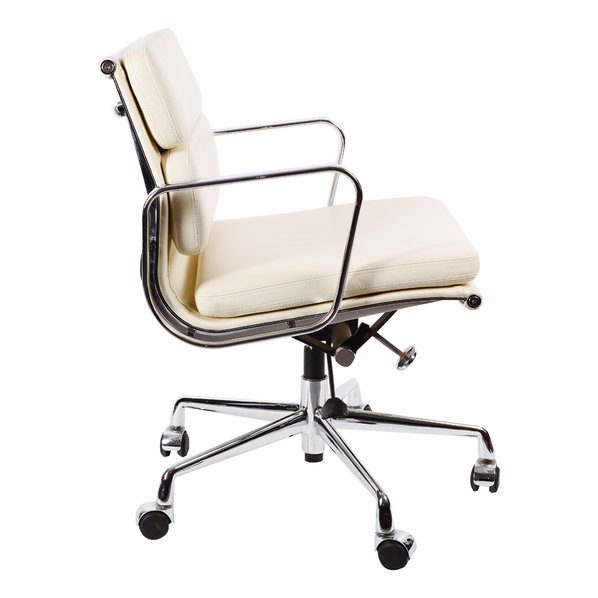 Кресло Eames Style Soft Pad Office Chair EA 217 кремовая кожа от дизайнера CHARLES & RAY EAMES