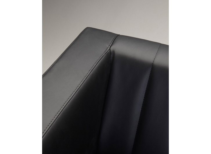 Кресло You3 черная кожа от дизайнерской студии Profoffice