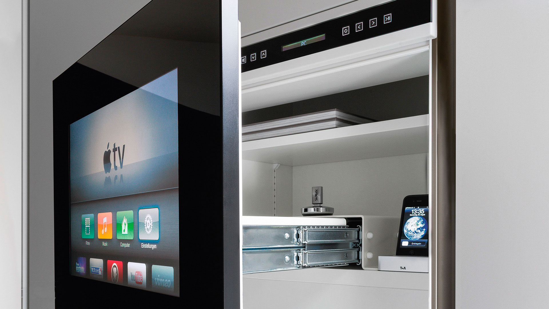 Телевизор на кухню с wifi. Кухня Siematic s2. Electrolux etv45000x. Телевизор встроенный в кухонный шкаф. Встроенный телевизор в кухонный.
