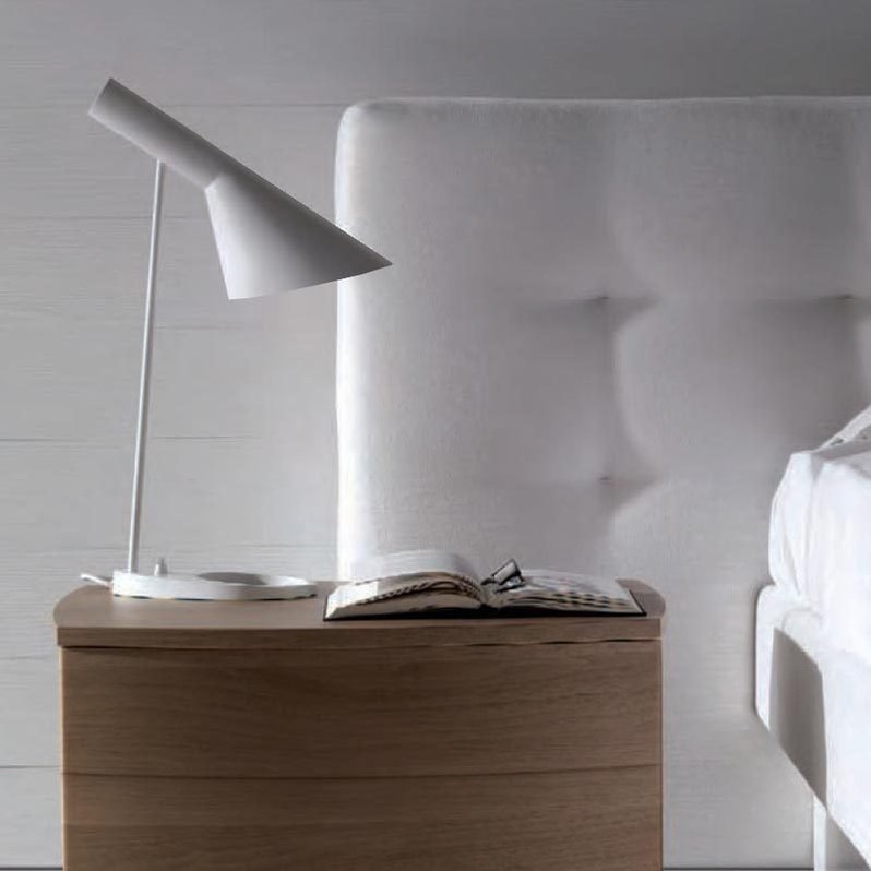 Настольная лампа AJ Table фабрики Arne Jacobsen