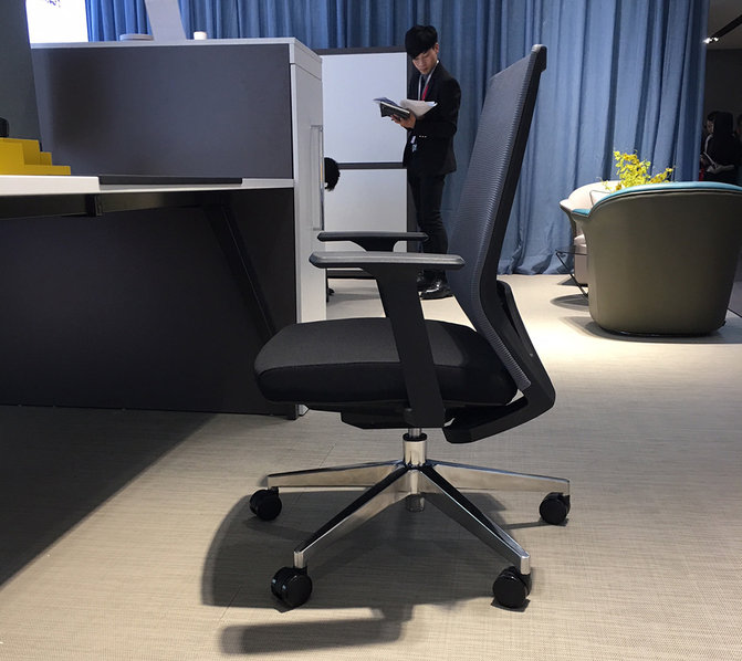 Офисное кресло для персонала Genova от дизайнера NIKE AO