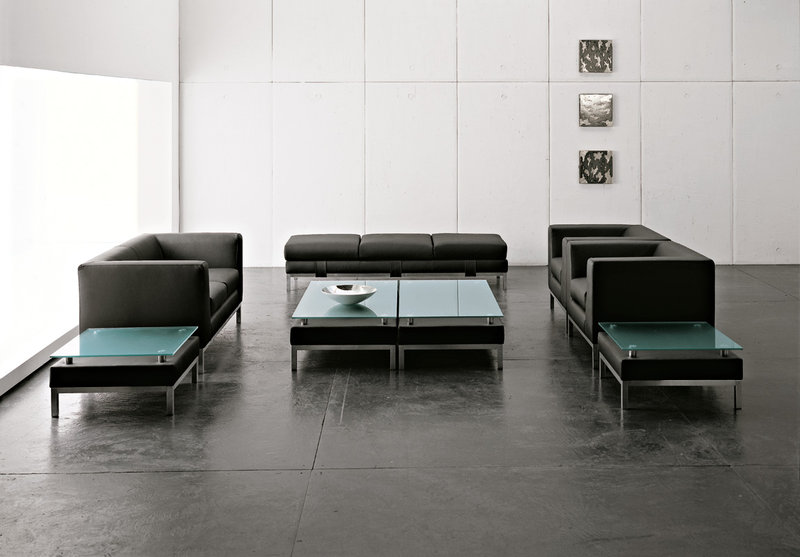 Трехместный диван CUBE+ черная кожа от дизайнерской студии Profoffice