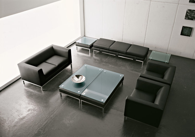Трехместный диван CUBE+ черная кожа от дизайнерской студии Profoffice