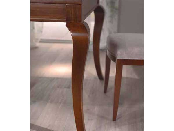 Итальянский стол и стулья Varia 06 фабрики Selva Timeless