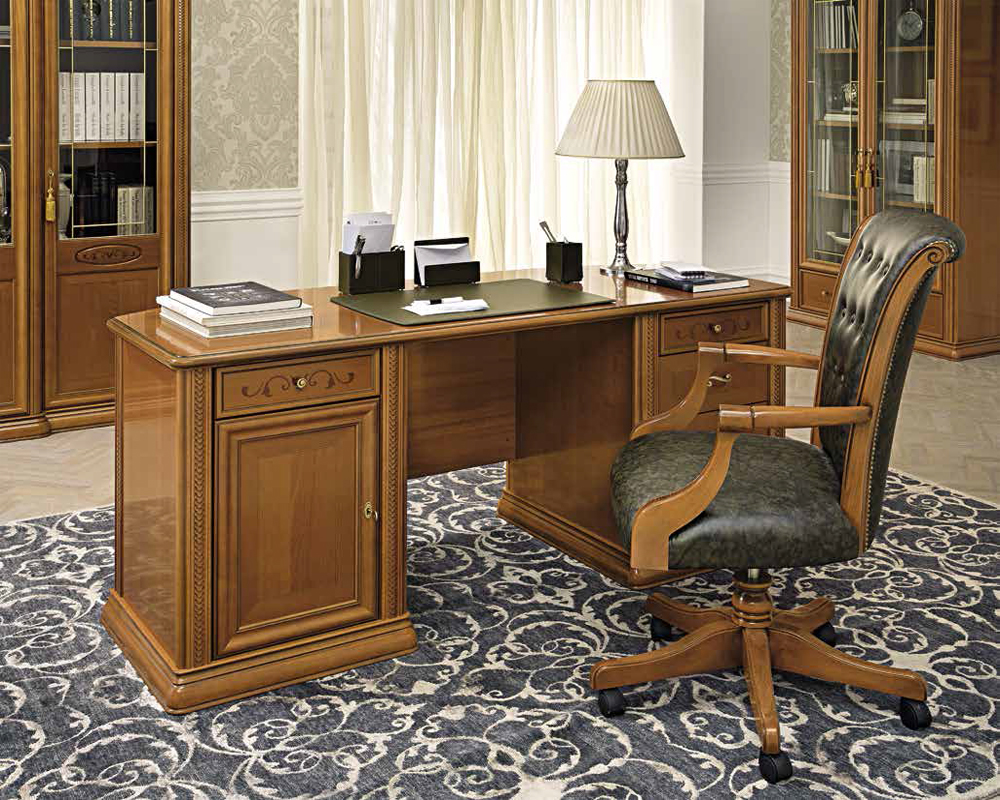 стол письменный в классическом стиле в кабинет