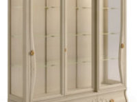 Шкаф-витрина с 3 раздвижными дверцами и 3  ящиками, с рельефными узорами