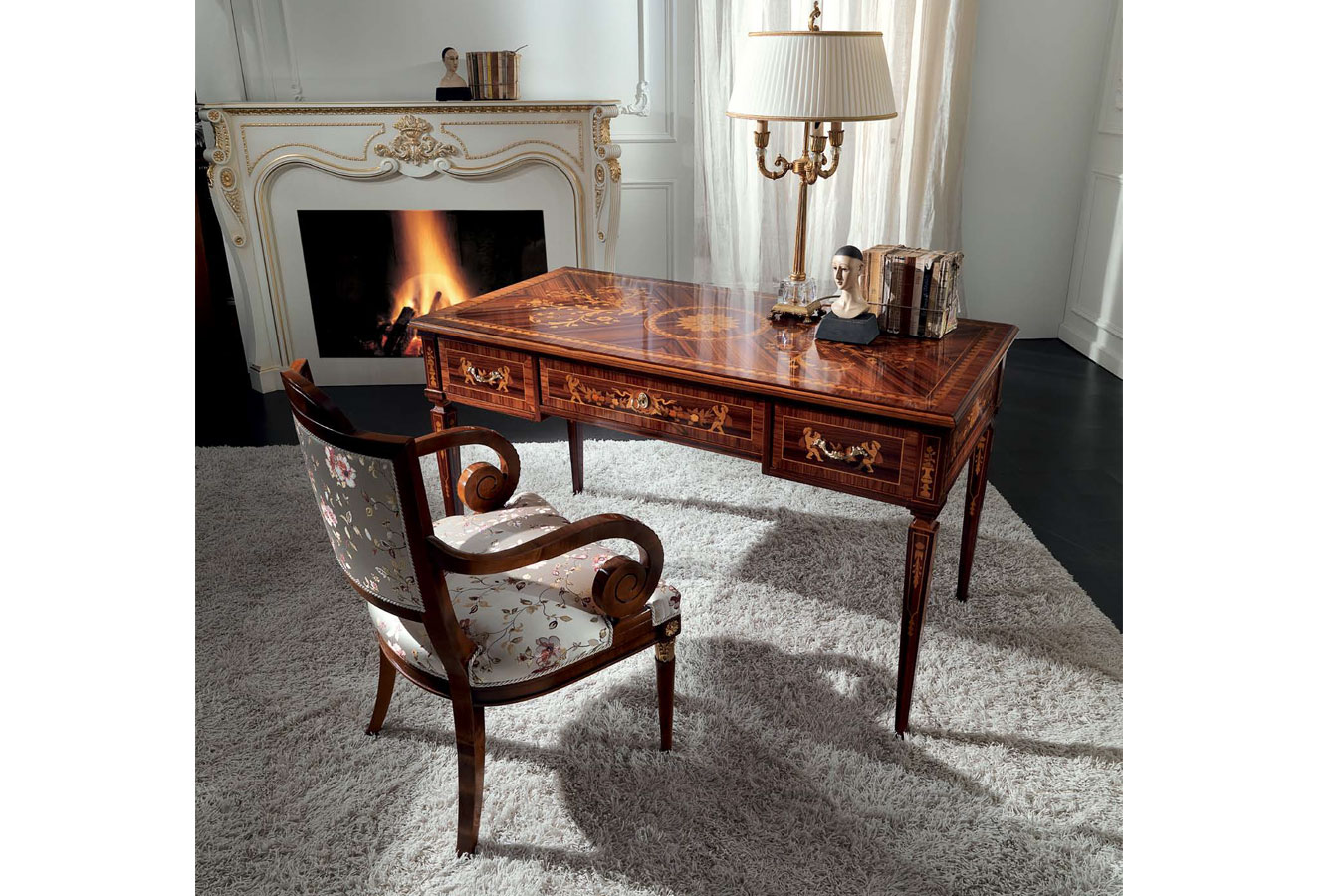 стол письменный в классическом стиле в кабинет