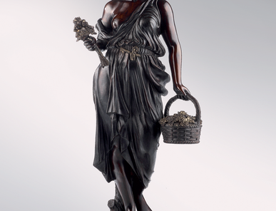 Итальянская бронзовая статуя Damsel with flowers фабрики Fonderia Artistica Ruocco