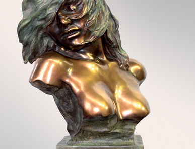 Итальянская бронзовая статуя Woman in the wind фабрики Fonderia Artistica Ruocco