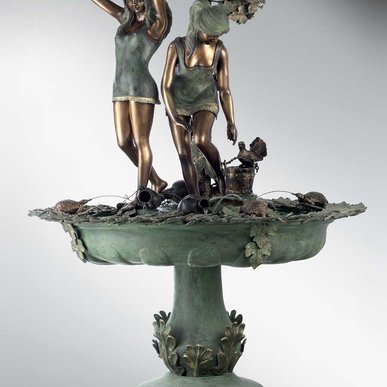 Итальянский бронзовый фонтан Water seller girl фабрики Fonderia Artistica Ruocco