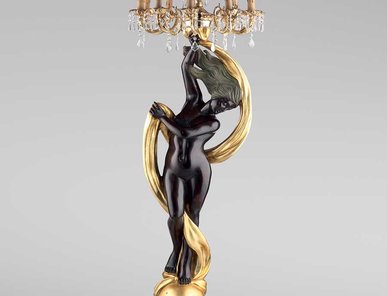 Итальянские бронзовые канделябры Venus on globe фабрики Fonderia Artistica Ruocco