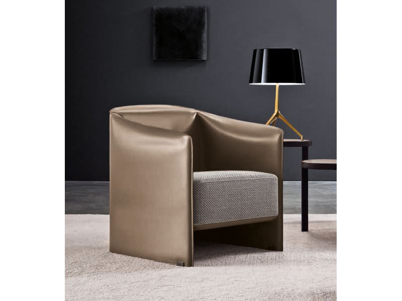 Итальянское кресло CASE фабрики MINOTTI