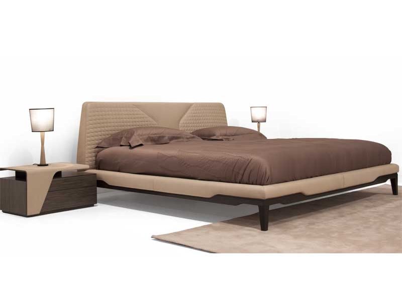 Итальянская кровать V147 фабрики ASTON MARTIN