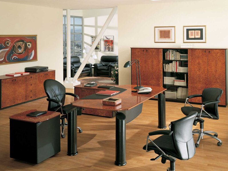Итальянский письменный стол ENEA фабрики R.A. MOBILI S.P.A.