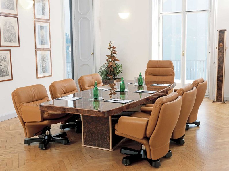 Итальянский стол для переговоров VENUS фабрики R.A. MOBILI S.P.A.
