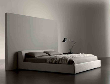 Итальянская кровать LOUIS UP BED 01 фабрики MERIDIANI