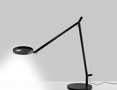 Итальянская настольная лампа Demetra Black фабрики ARTEMIDE