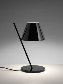 Итальянская настольная лампа La Petite Black фабрики ARTEMIDE