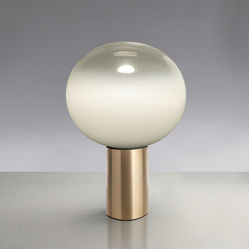 Итальянская настольная лампа Laguna 16 Satin Brass фабрики ARTEMIDE