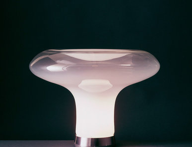 Итальянская настольная лампа Lesbo фабрики ARTEMIDE