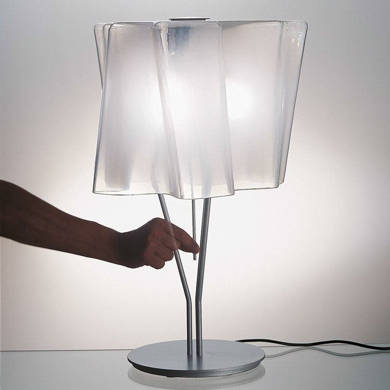 Итальянская настольная лампа Logico Silk gloss/Aluminum gray фабрики ARTEMIDE