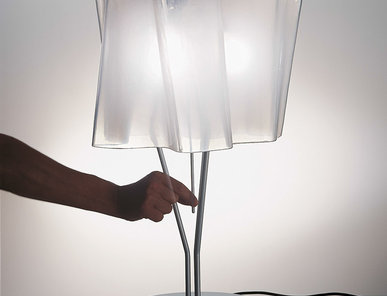 Итальянская настольная лампа Logico Mini Silk gloss/Aluminum gray фабрики ARTEMIDE