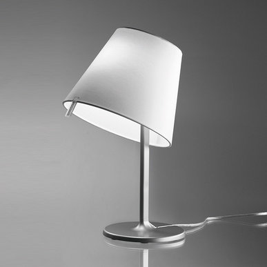 Итальянская настольная лампа Melampo night Grey фабрики ARTEMIDE