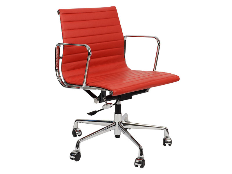 Кресло Eames Style Ribbed Office Chair EA 117 красная кожа от дизайнера CHARLES & RAY EAMES