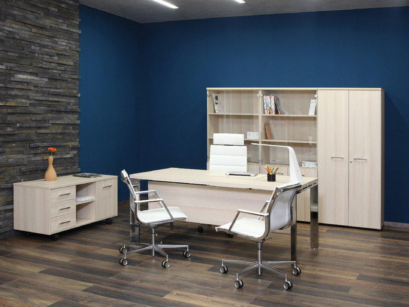 Офисный стол Fermo Light 180 см хромированные опоры от дизайнерской студии Profoffice