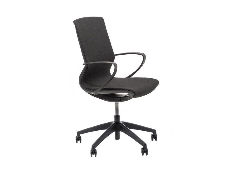 Кресло для сотрудников Marics черная сетка от дизайнерской студии Profoffice