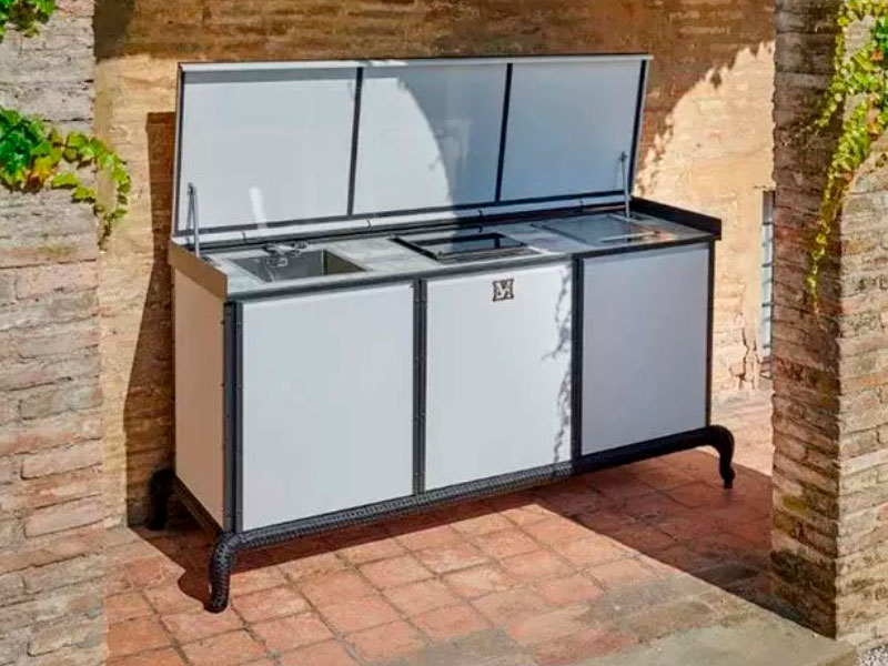 Linear Kitchen with Manual Cover